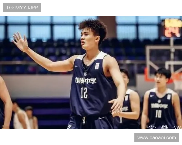 广州再出圈粉举动！管子煜租借加拿大联赛打球，培养球员真有一套